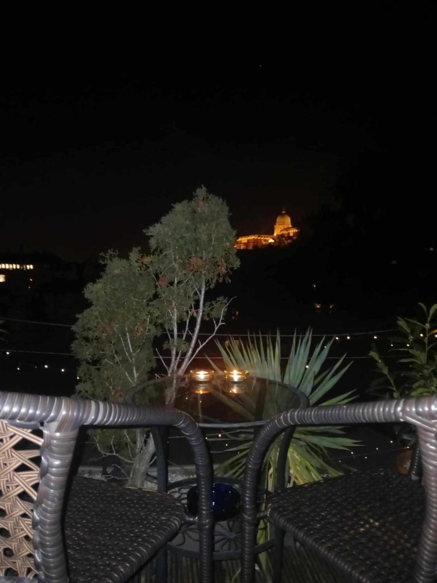 Cozy Panorama At The Castle Lägenhet Budapest Exteriör bild